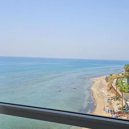 Seafront Horizon *